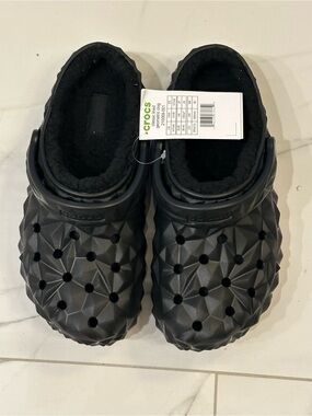 NWT Crocs Geometric Fur Lined Slip-on Shoes, Black W9 / M7